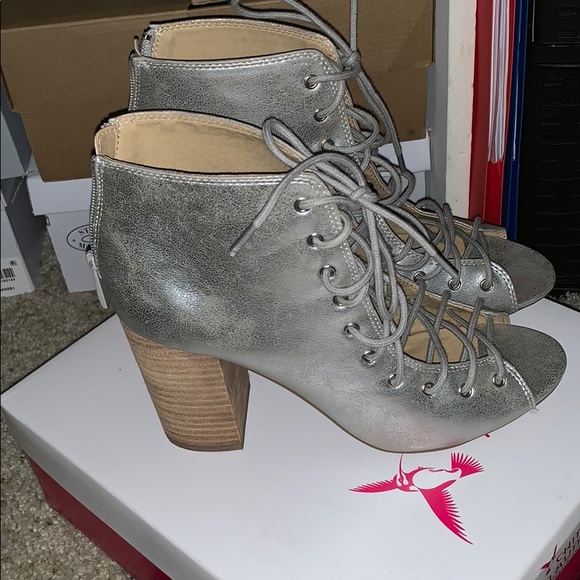 Heels - Picture 2 of 3